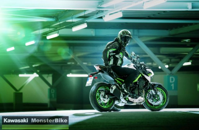 Motocykl_Kawasaki_Z900_model_2021_salon_motocyklowy_kawasaki_warszawa_monsterbike.eu_235.jpg