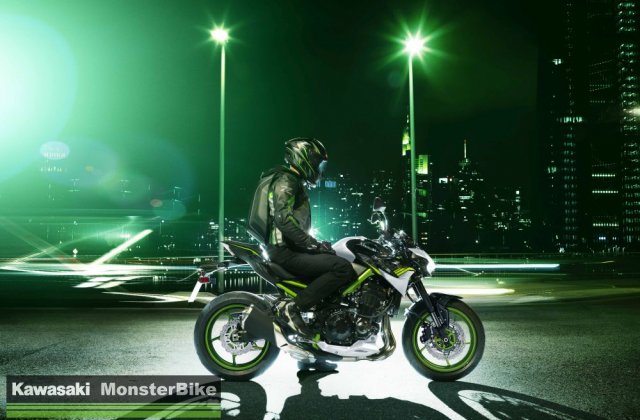 Motocykl_Kawasaki_Z900_model_2021_salon_motocyklowy_kawasaki_warszawa_monsterbike.eu_233.jpg