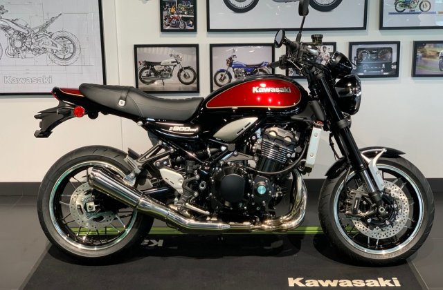 Kawasaki-Z900RS-model-2023-kawasaki-warszawa-Monsterbike-2.jpg