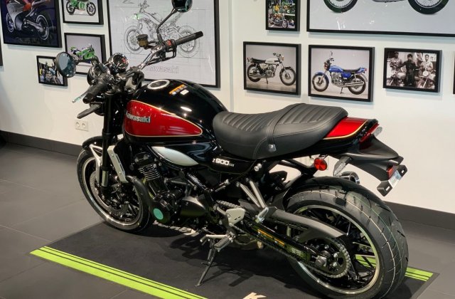 Kawasaki-Z900RS-model-2023-kawasaki-warszawa-Monsterbike-8.jpg