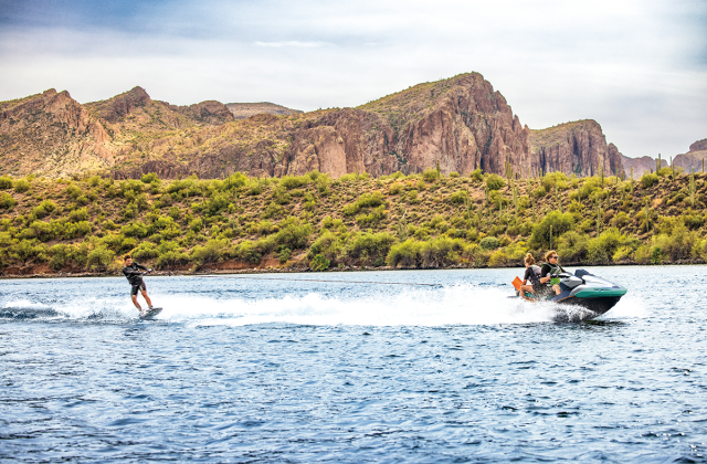 Embargo Pack - 19th September_[NEW] ULTRA 160 LX-S WAKESPORT_JW1500D_Action_photos_JPEG_27_JW1500D_2M1_WT1_AC_RS_K.png